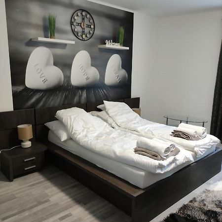 Freedom-Fehervar Apartman Székesfehérvár Exterior foto