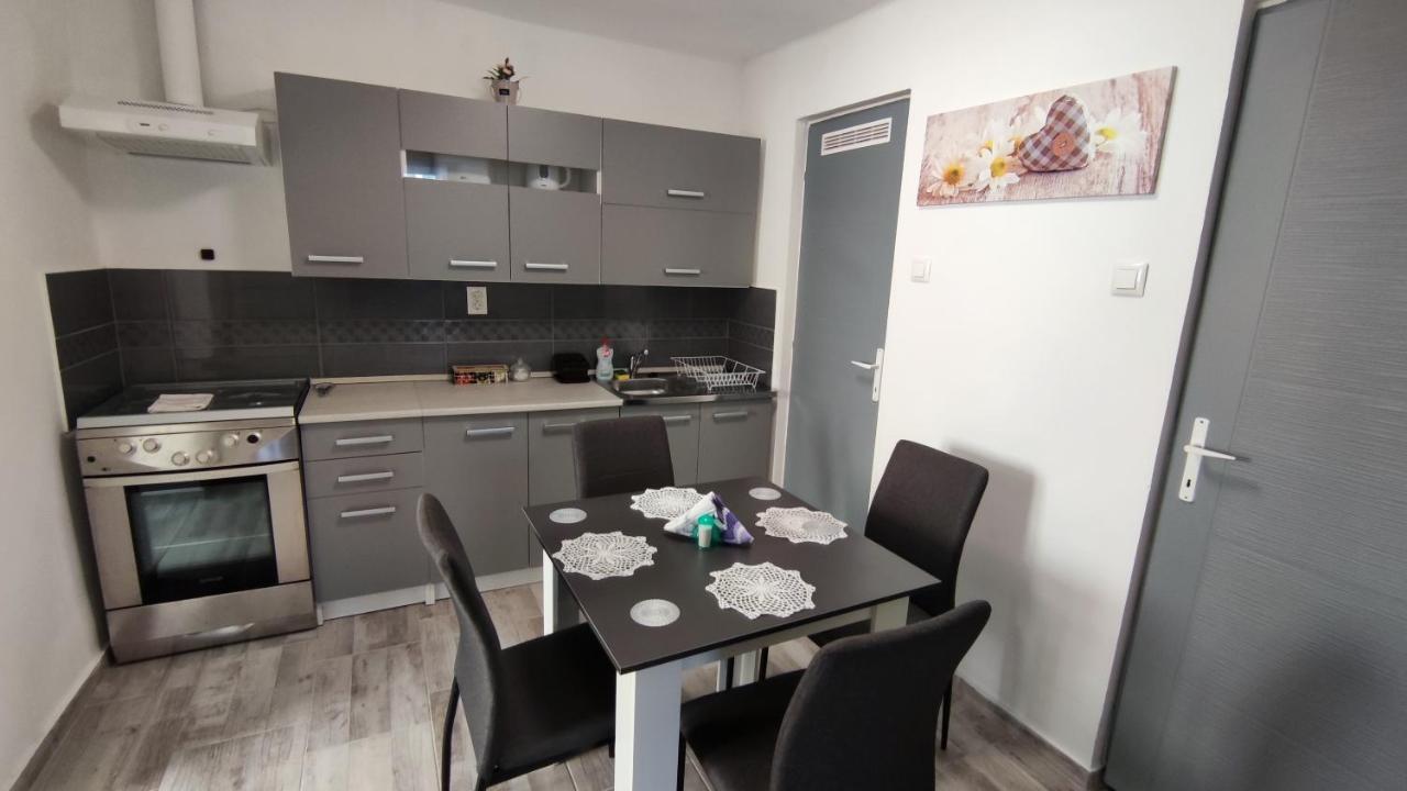 Freedom-Fehervar Apartman Székesfehérvár Exterior foto