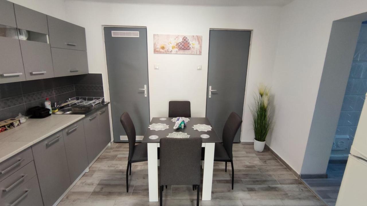Freedom-Fehervar Apartman Székesfehérvár Exterior foto