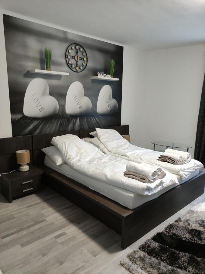 Freedom-Fehervar Apartman Székesfehérvár Exterior foto